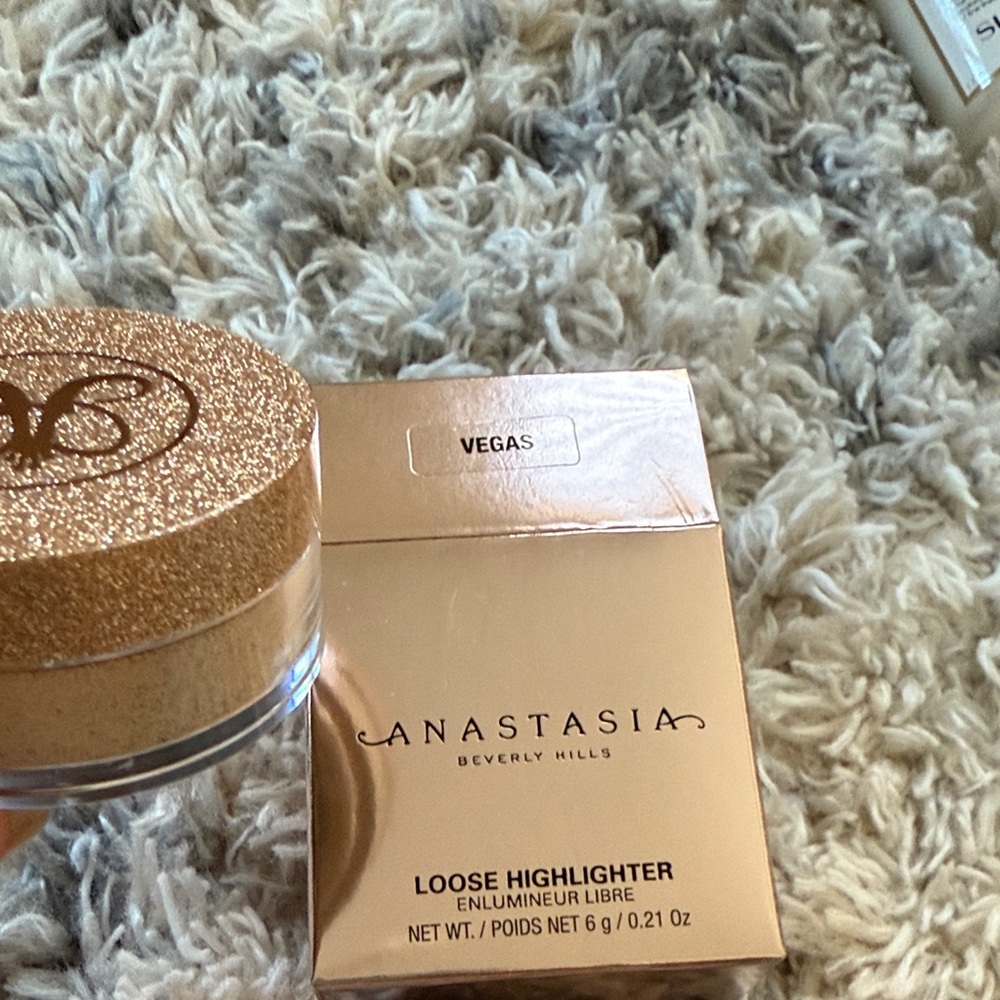 Anastasia Beverly Hills Loose Highlighter in Sparkling Gold